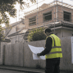 surélévation maison et voisinage ouvrier chantier