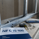 Norme câble sans gaine dans cloison placo : gaine de sécurité obligatoire
