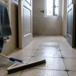 Ventiler une salle de bain sans VMC : raclette et serviette, anti-humidité contre moisissures