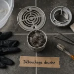 Deboucher la douche : bouchon de douche et siphon, grille et cheveux