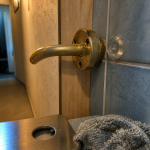 Protection poignee : sécurité murale avec butoir pour poignée de porte