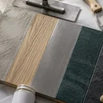 Maison déco peinture : textures béton, bois et velours sur mur